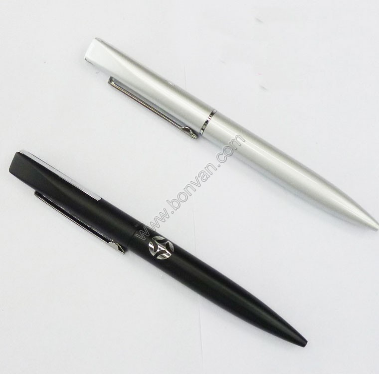 feature metal pen